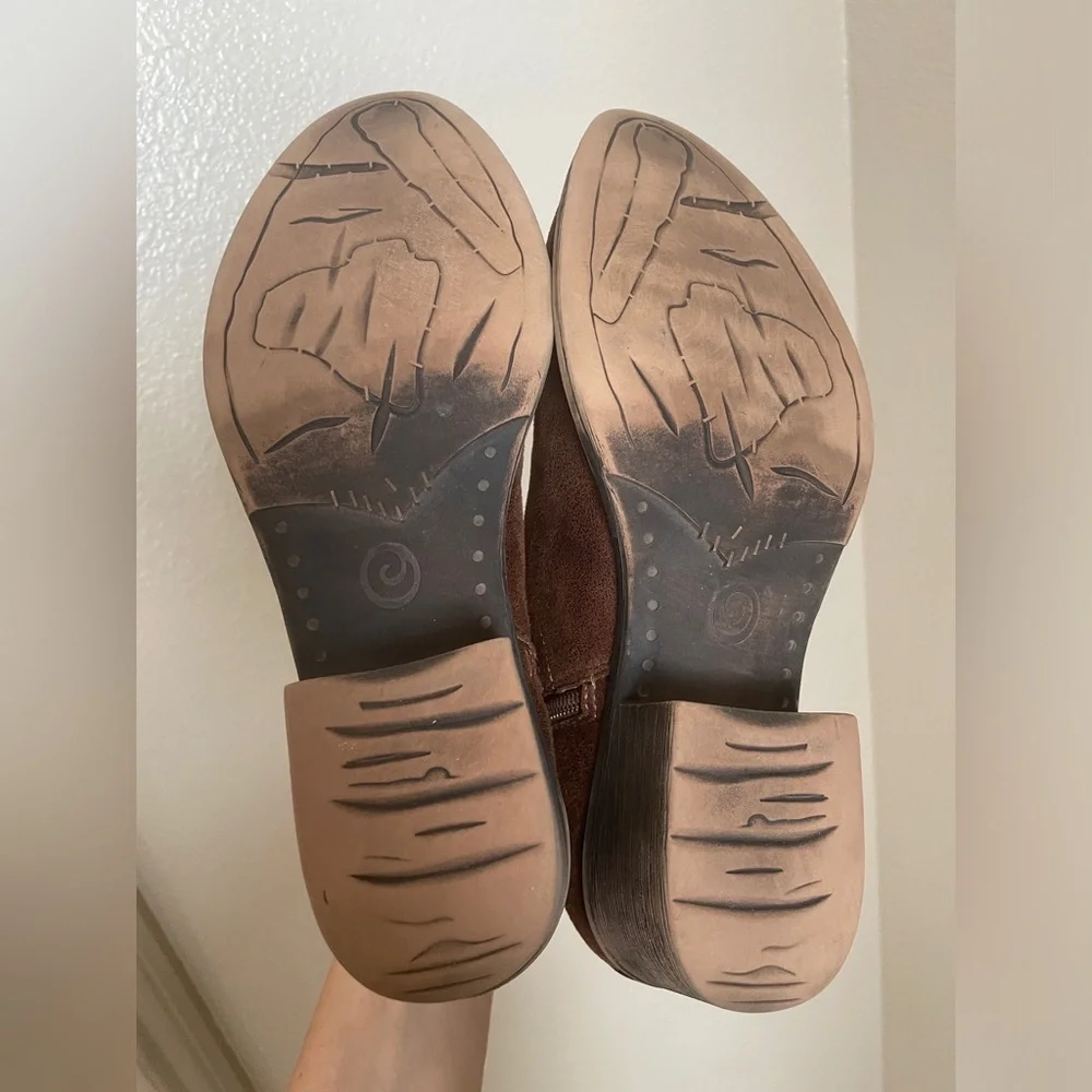 Volatile Boots